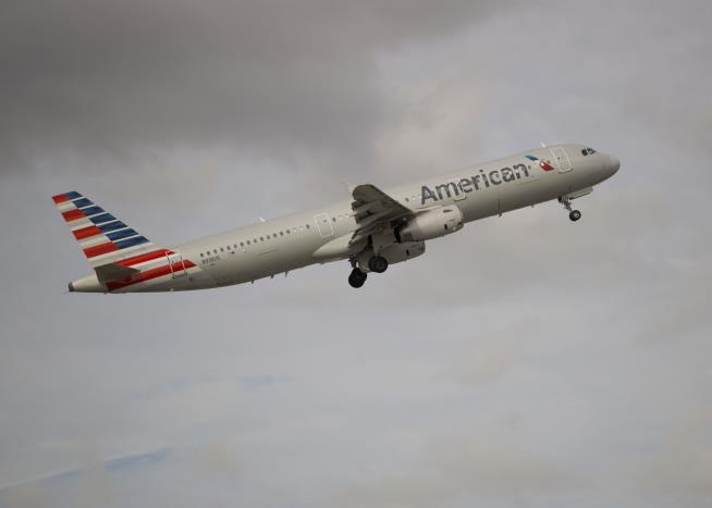 5 Hospitalized After Flight Hits 'Unexpected Turbulence'