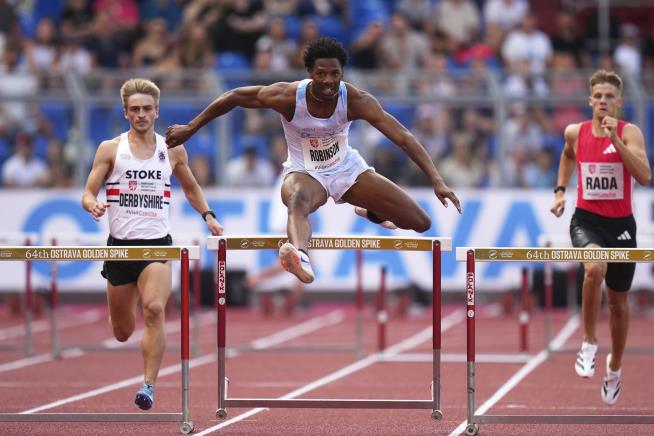 US Sprinter Wins Race Despite Wardrobe Malfunction