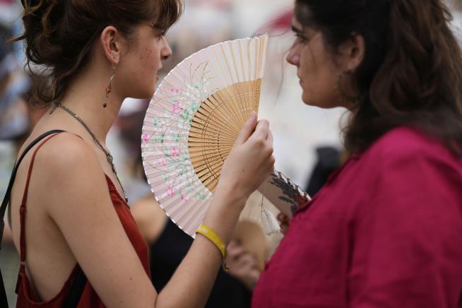A Heat Wave Is Roasting Tourists in Europe