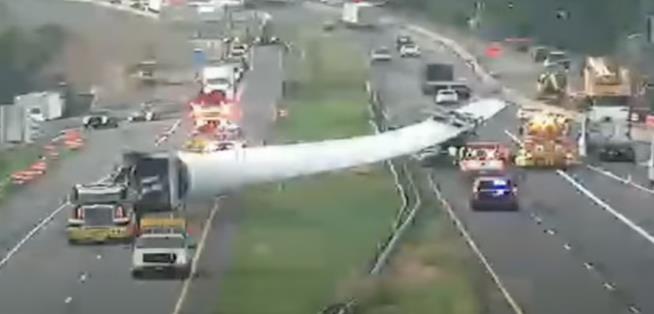 On a Maryland Highway, a Fallen Windmill Blade