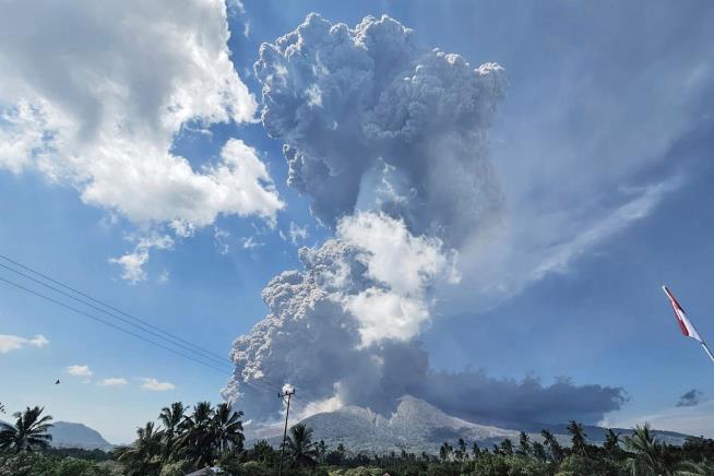 Indonesian Volcano Erupts
