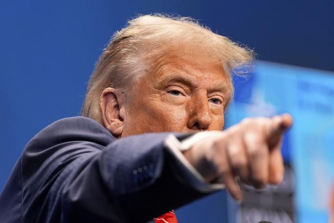 Trump Hits Japan, South Korea With 25% Tariffs