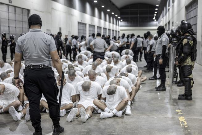 El Salvador Contradicts US on Who Controls Inmates