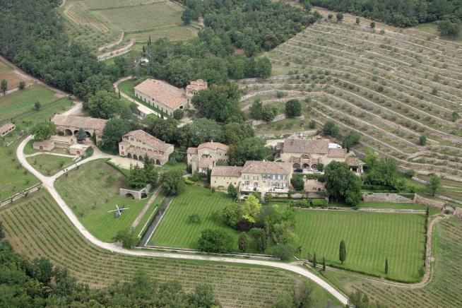 Pitt Seeks Jolie's Messages About Sale of Their Winery