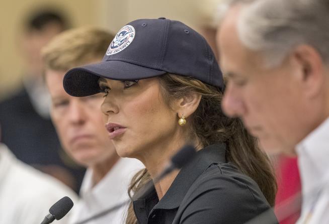 Report: FEMA Didn't Answer Thousands of Calls After Floods