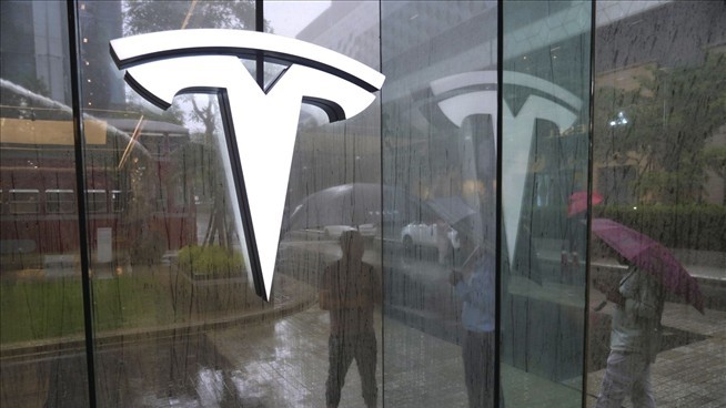 Tesla Reportedly Loses a Sales Honcho