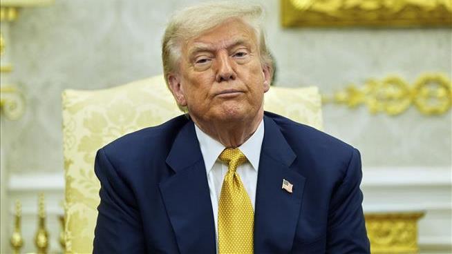 Report: Trump Waved Draft of Letter Firing Powell