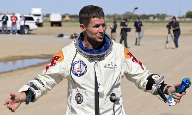 Famed Skydiver Dies in Paragliding Accident