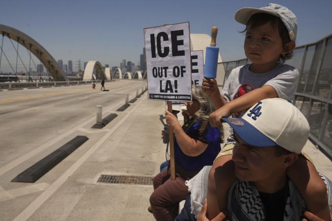 Feds: Woman Faked ICE Abduction to Raise Cash