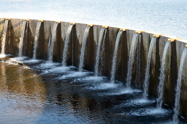 Man Tries to Help Boater, Gets Sucked Into Dam