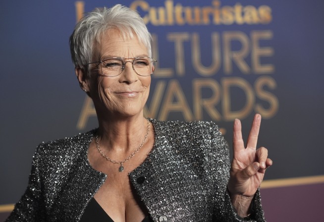 Jamie Lee Curtis Slams 'Genocide' of Plastic Surgery