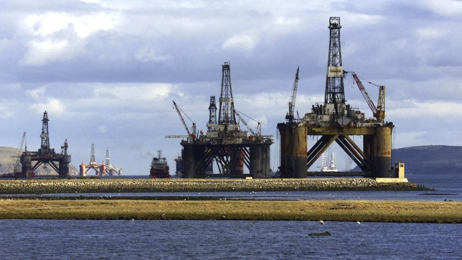 Trump Urges UK to Pump Up Its Drilling