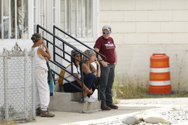 Gunman Kills 4 in Bar, Sparking Montana Manhunt