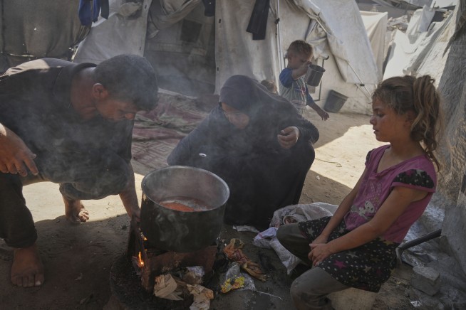 Israeli Troops Open Fire Near Food Sites, Killing at Least 10