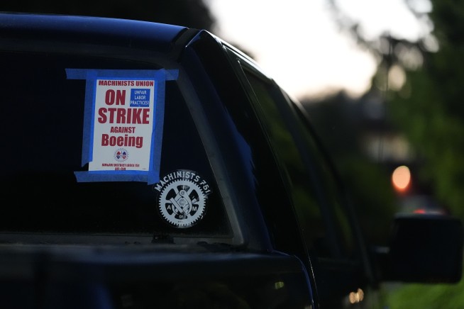 Boeing Workers Who Build Fighter Jets Plan Strike