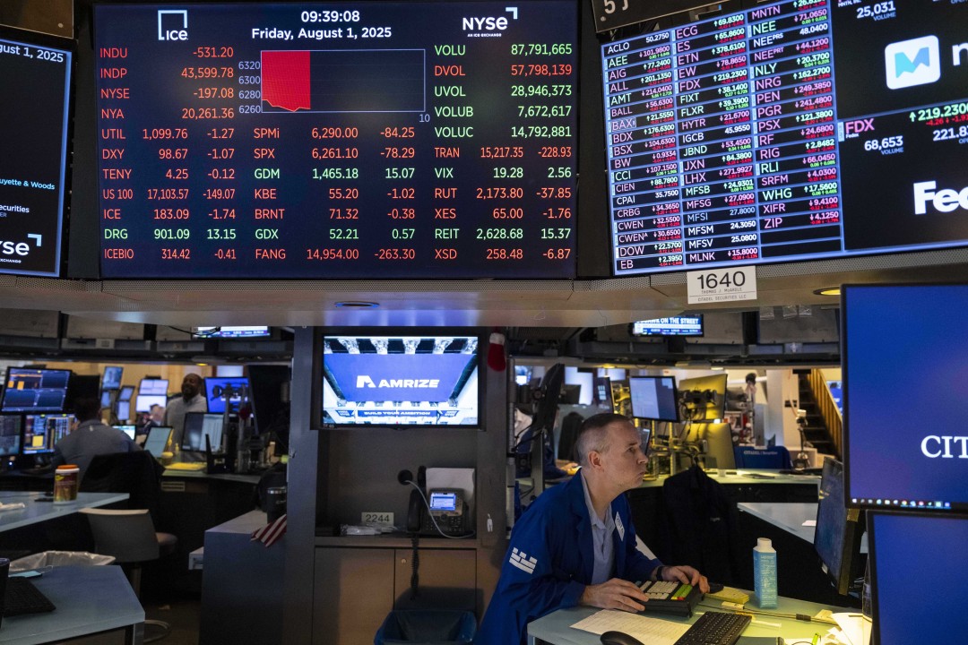 Stocks Bounce Back From Friday's Wipeout