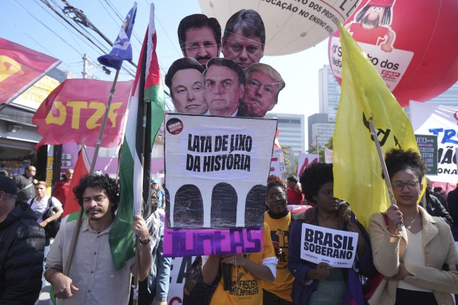 Place Bolsonaro Under House Arrest, Judge Orders