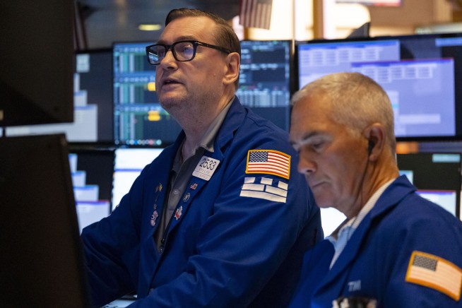 Dow, S&P 500 Drop as Trump's Tariffs Kick In
