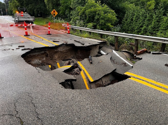 Rain, Flooding Hit Midwest, Closing Roads