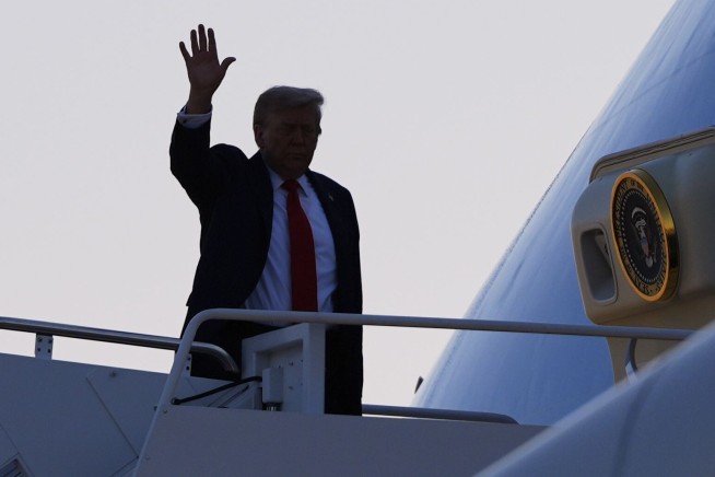 Trump: 'I'm Not Here to Negotiate for Ukraine'