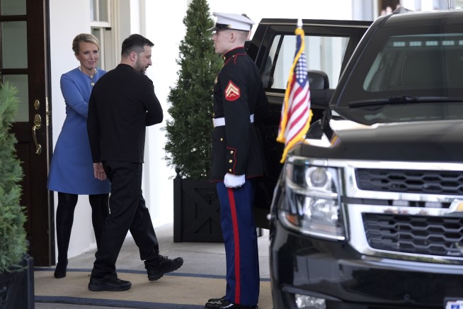 Trump, Putin Speak Alone After All, in Limo
