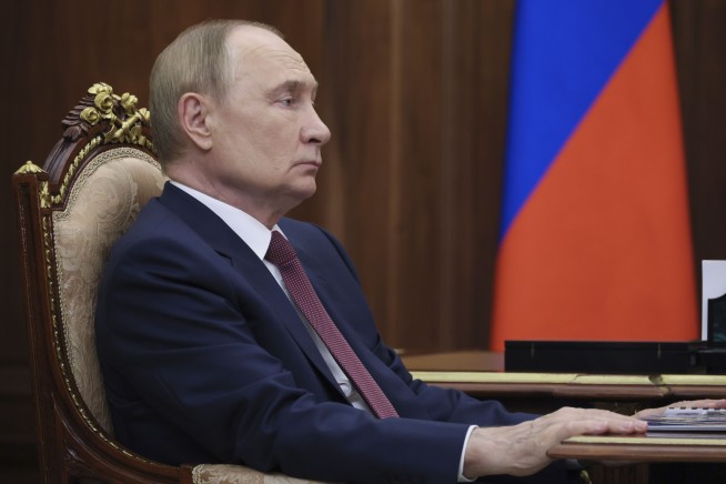 Putin Works the Phones Before Zelensky's Trump Meeting