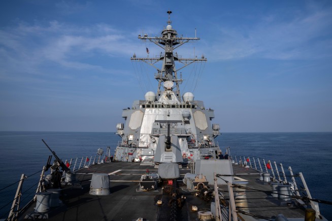US Sends Destroyers Toward Venezuela to Pressure Cartels
