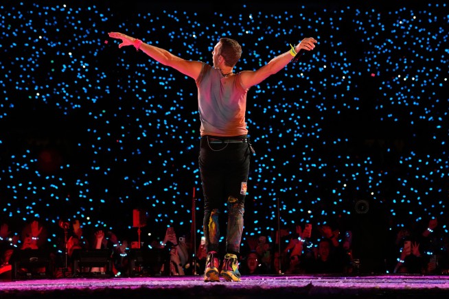 Chris Martin on 'Kiss Cam' Couple: It's Actually Not a Kiss Cam
