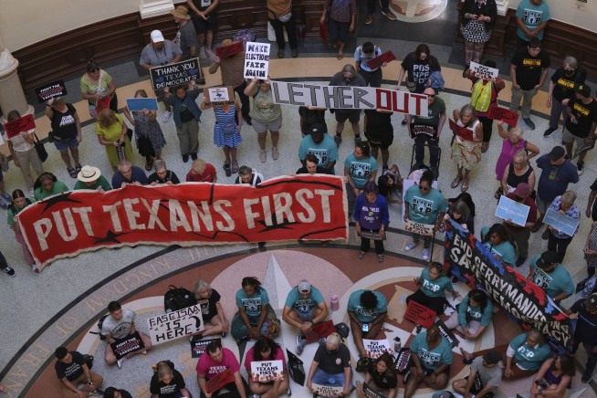 Texas House Votes to Give Trump New Congressional Map