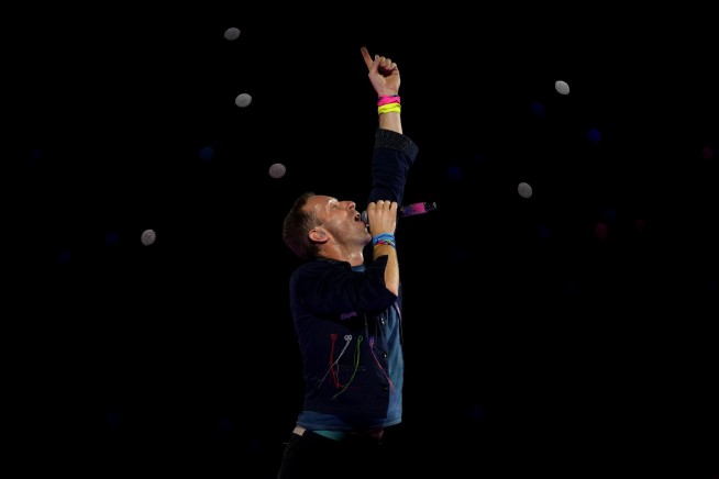 Chris Martin Still Getting Mileage Over Kiss Cam Scandal