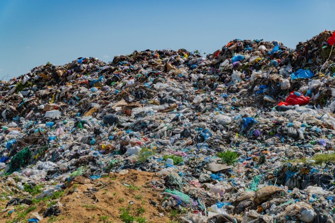 Man Digs Through Landfill to Find Wife's Wedding Rings