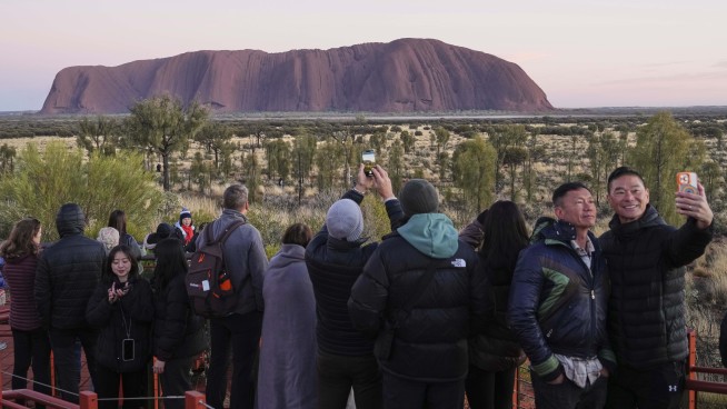 YouTubers Run Afoul of Uluru's Strict Photo Rules