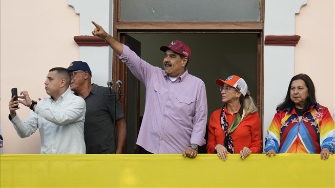 With US Warships on the Way, Venezuela Reacts