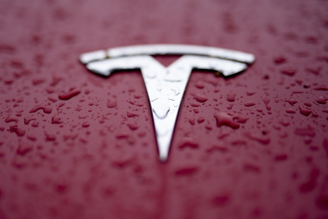 Key to Tesla's Huge Court Loss: A Hacker in Starbucks
