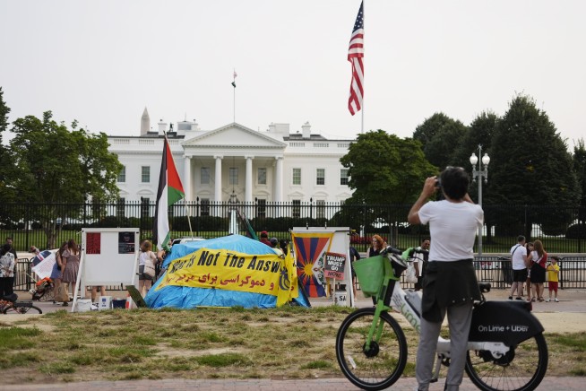 White House Removes Antiwar Vigil After 4 Decades