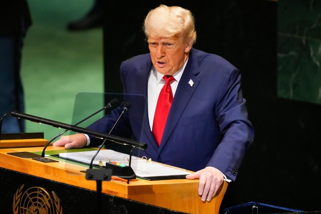 Trump Jokes About Teleprompter Glitch at UN