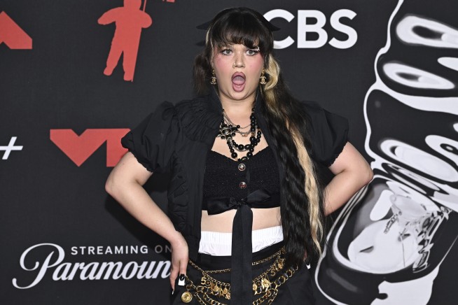 'Messy' Singer Collapses, Cancels Another Show