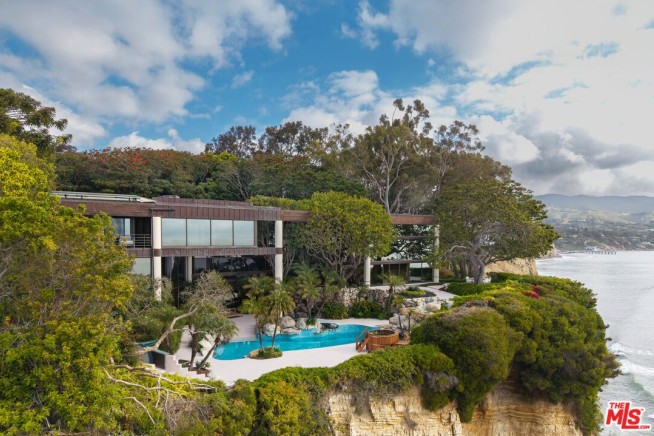 Johnny Carson's Malibu Retreat Up for Grabs