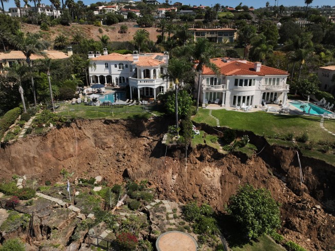 Ritzy California Backyards Sliding Into Ocean