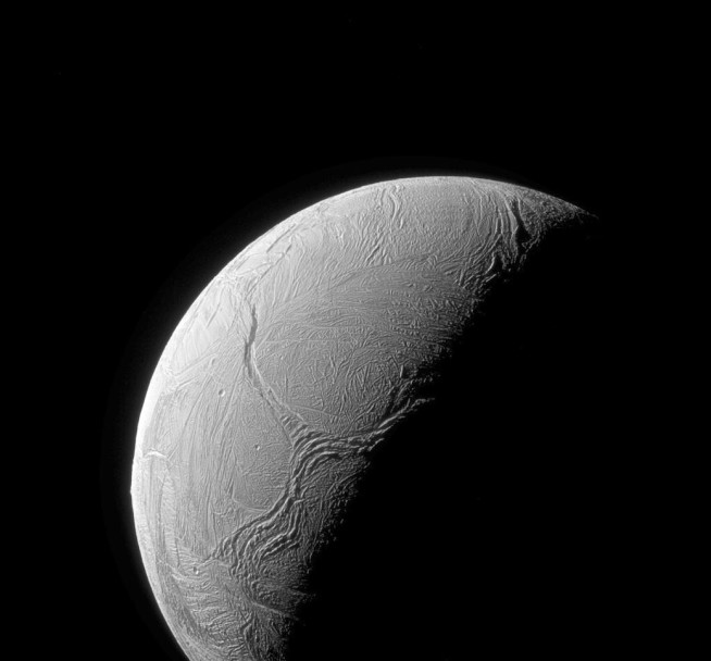 Fresh Clues on Saturn Moon Boost Case for Alien Life