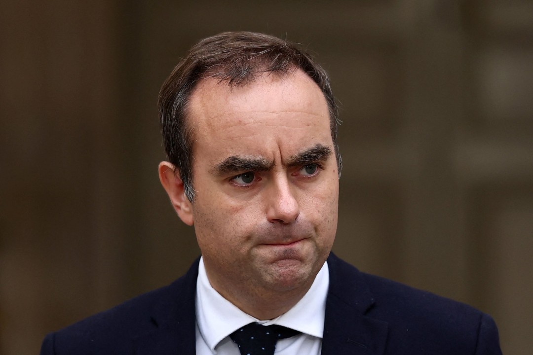 Image for article Frances 3rd PM of the Year Resigns