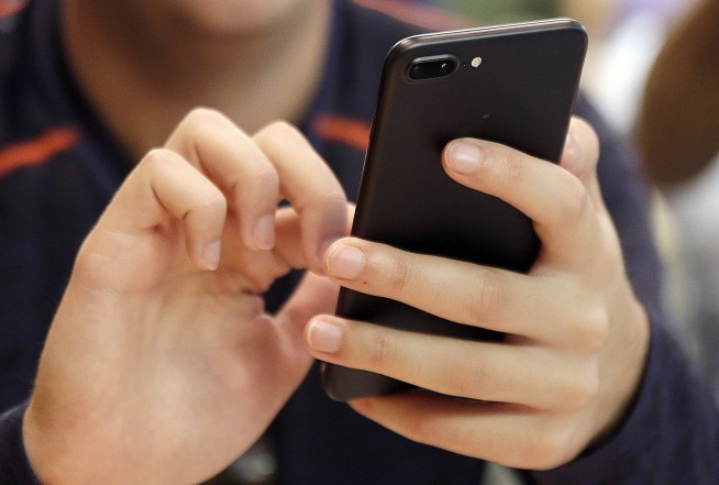 How Chinese Gangs Made $1B From Scam Texts