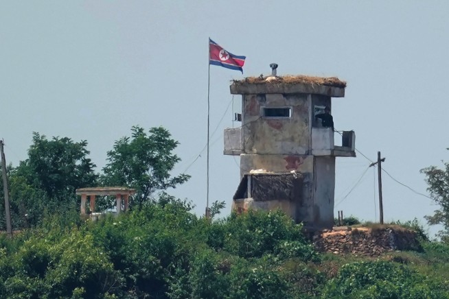 North Korean Soldier Crosses DMZ to Defect