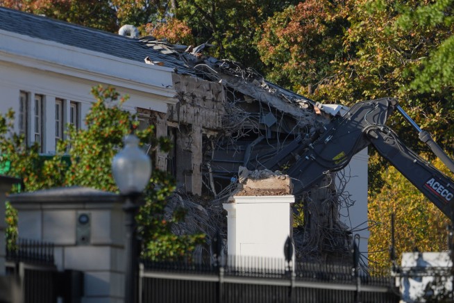Demolition of White House East Wing Begins