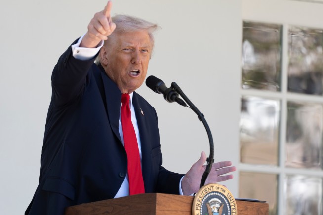 White House Says It Will Submit Ballroom Plans