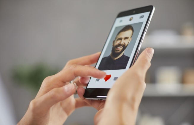 How AI-Flavored Flirting Is Changing Online Dating