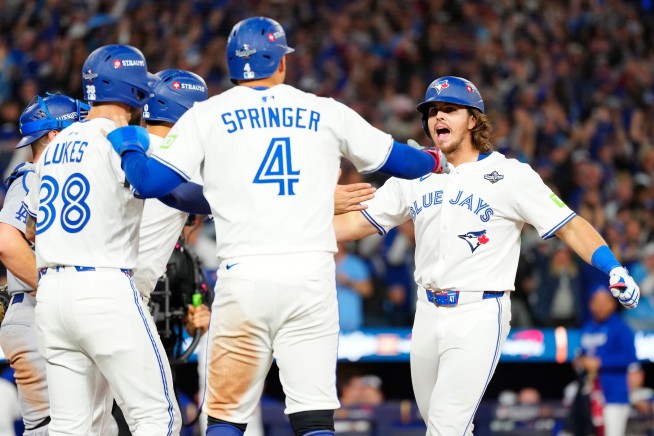 Blue Jays Rout Dodgers 11-4 in World Series Opener