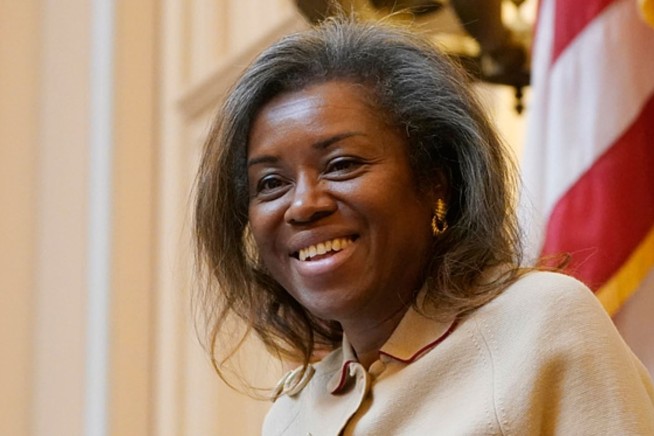 Fire Erupts on Earle-Sears Campaign Bus