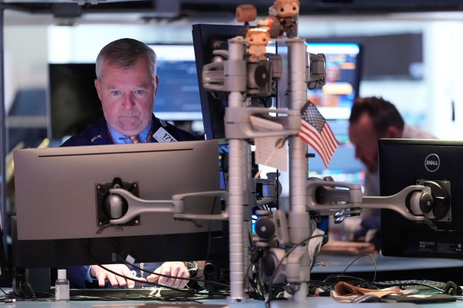 AI Stocks, Bitcoin Drag Markets Down