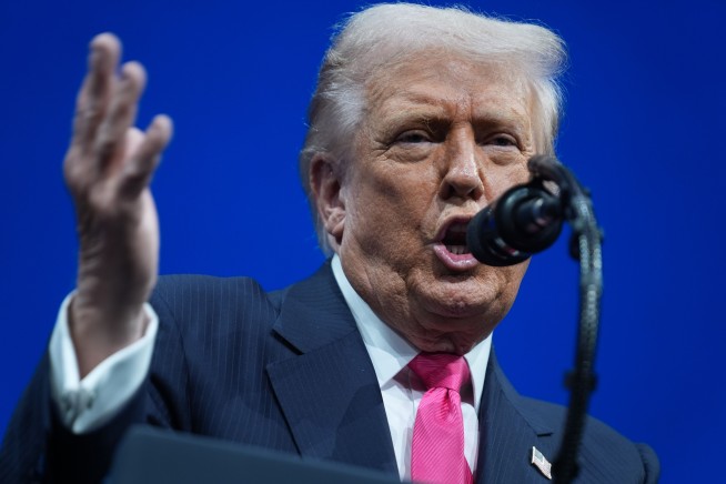 Trump Signs Bill to Release Epstein Files